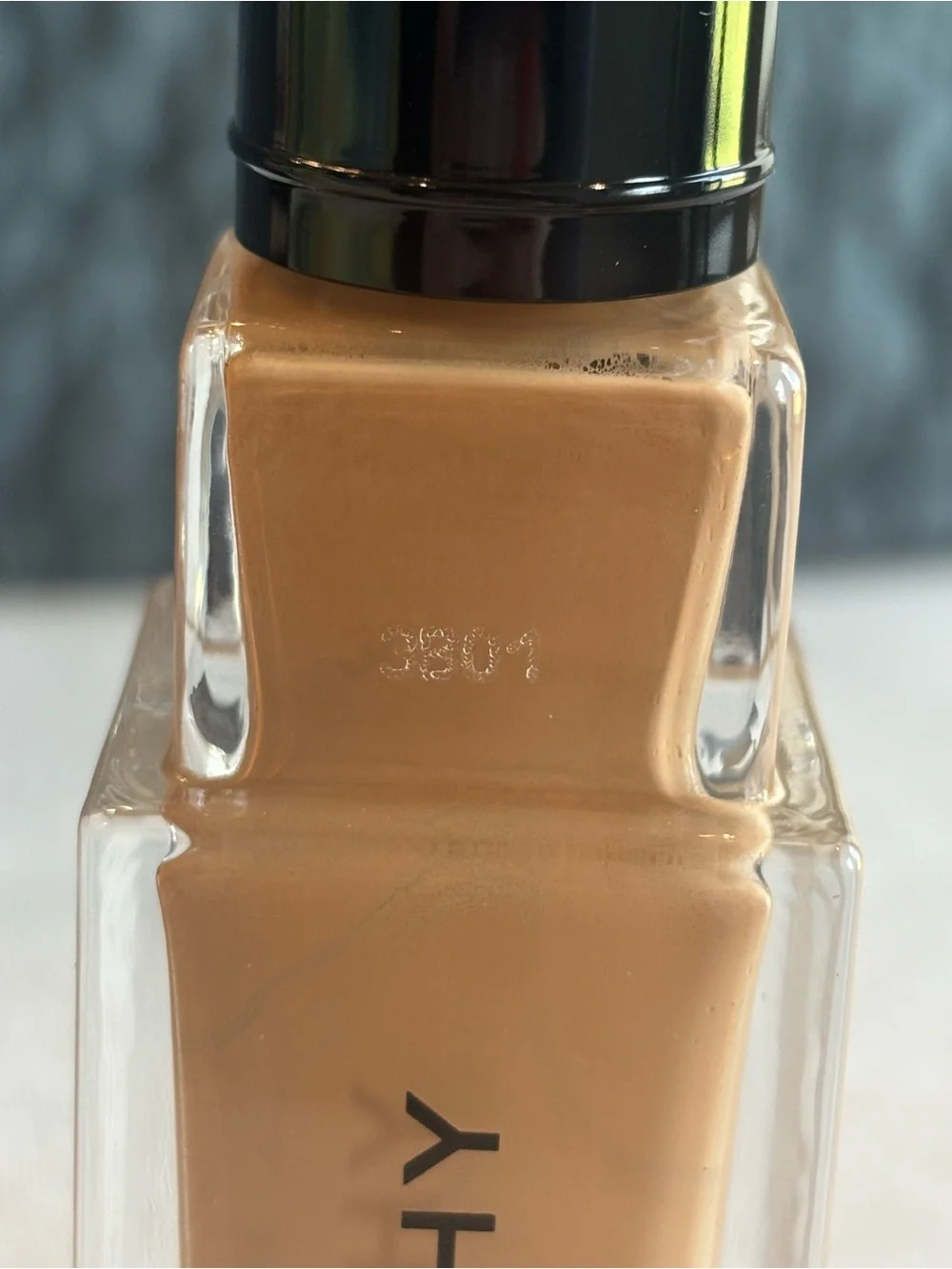 Givenchy Prisme Libre Skin-Caring Glow Foundation 4-W310 Medium Warm